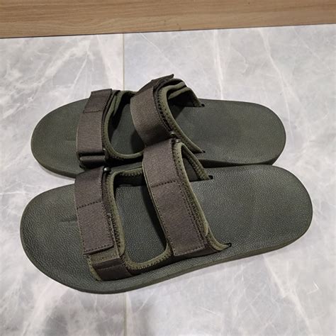 uniqlo slides